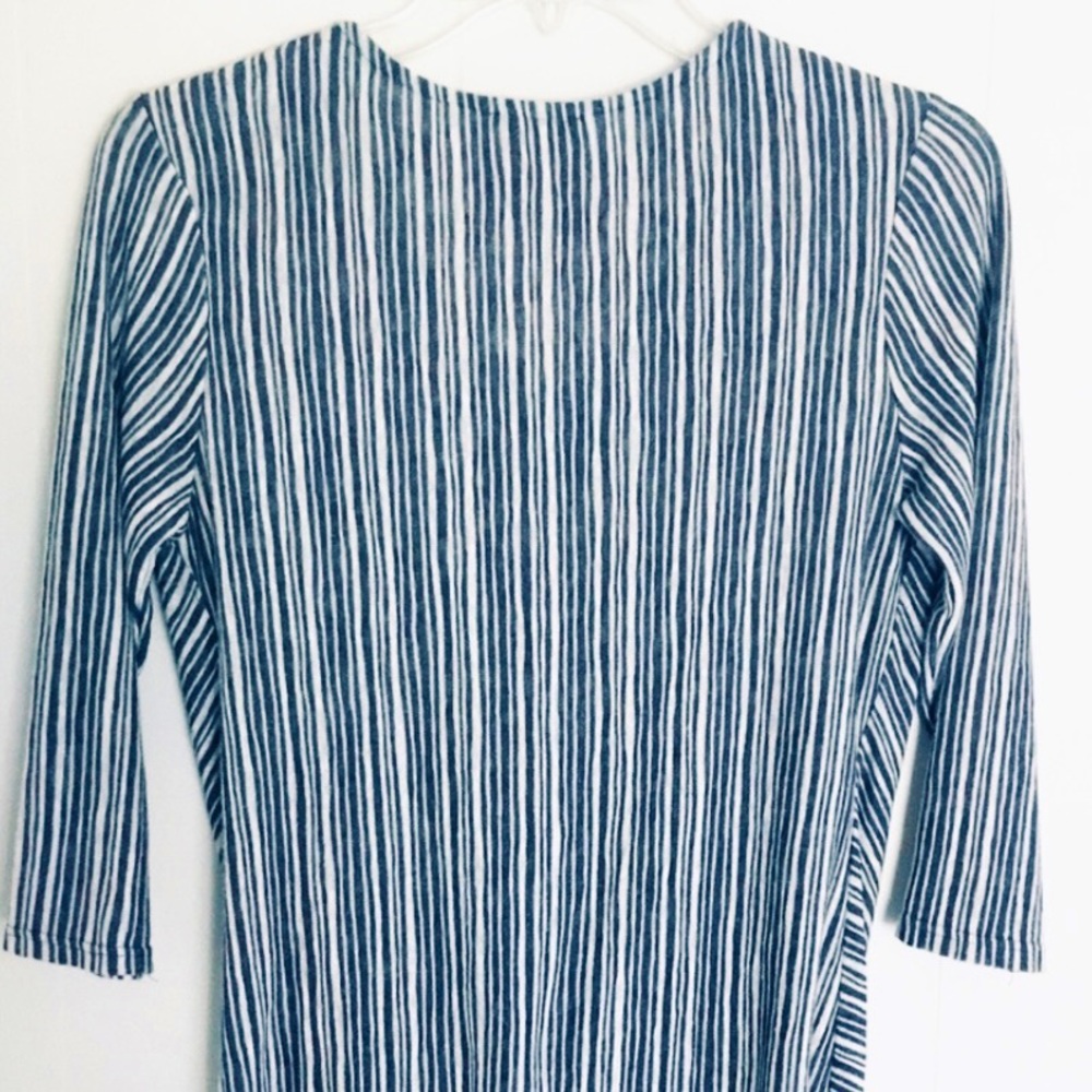•W5 Blue + White Striped Tie Knot Top• - Picture 3 of 3